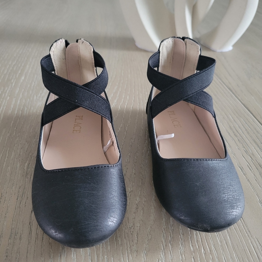 Used Toddler girl dress shoes with crisscross straps.